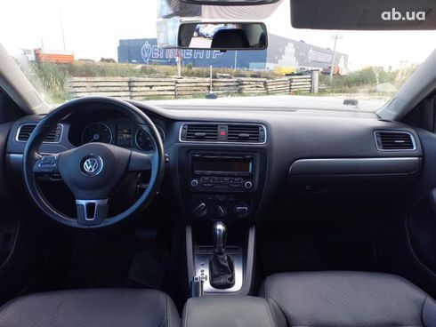 Volkswagen Jetta 2013 красный - фото 13