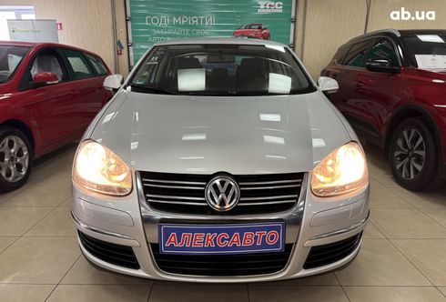 Volkswagen Jetta 2006 серебристый - фото 6