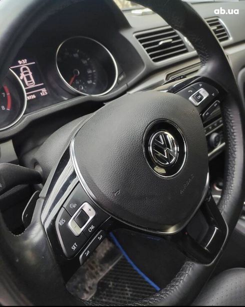 Volkswagen Passat 2016 синий - фото 8