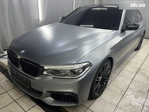 BMW 5 серия 2018 серый - фото 12