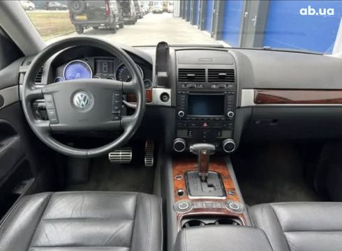 Volkswagen Touareg 2005 черный - фото 6