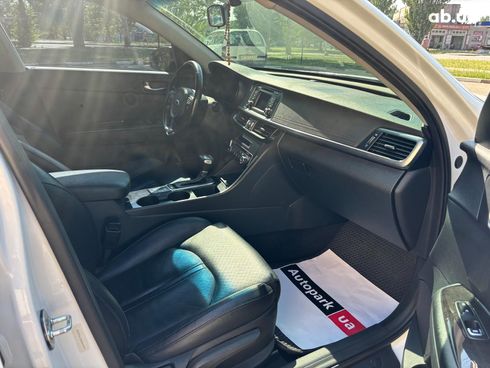 Kia Optima 2016 белый - фото 16