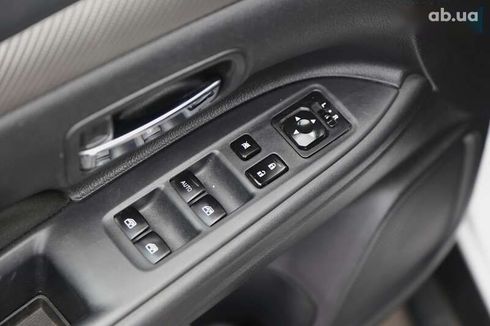 Mitsubishi Outlander 2017 - фото 20