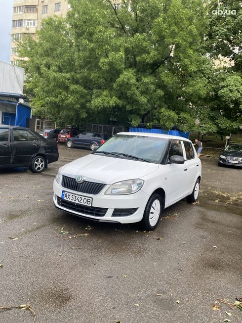 Skoda Fabia 2012 белый - фото 5