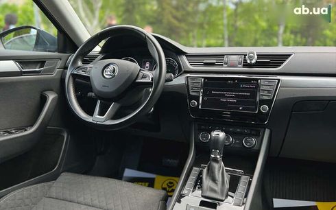 Skoda Superb 2017 - фото 13