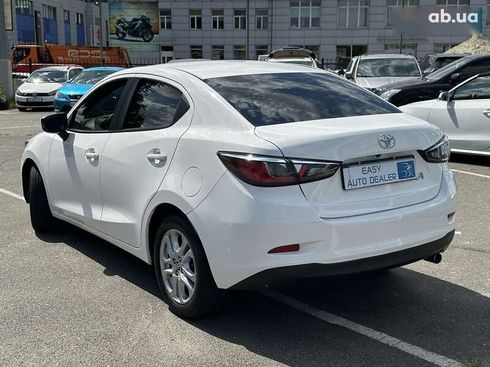 Toyota Yaris 2017 - фото 6