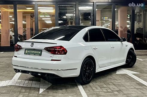 Volkswagen Passat 2018 - фото 12
