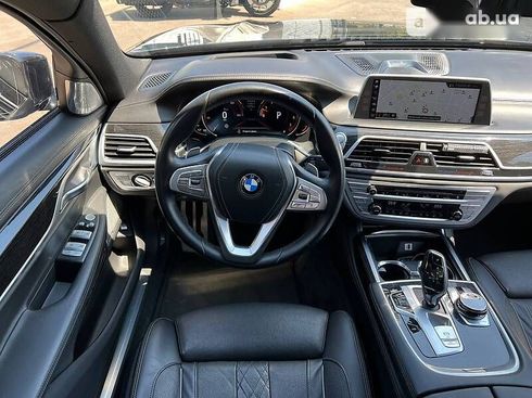 BMW 750 2017 - фото 16