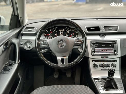 Volkswagen Passat 2013 белый - фото 11