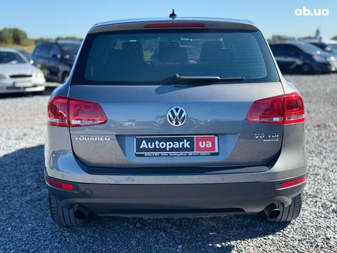 Volkswagen Touareg 2011 серый - фото 14