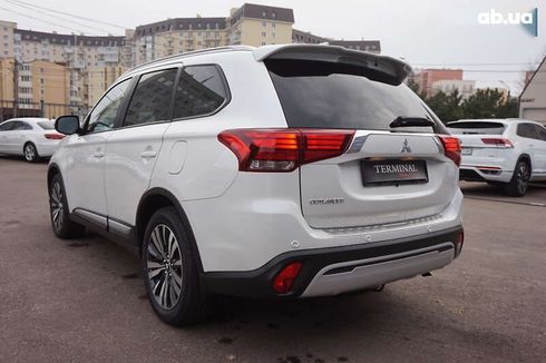 Mitsubishi Outlander 2021 - фото 7