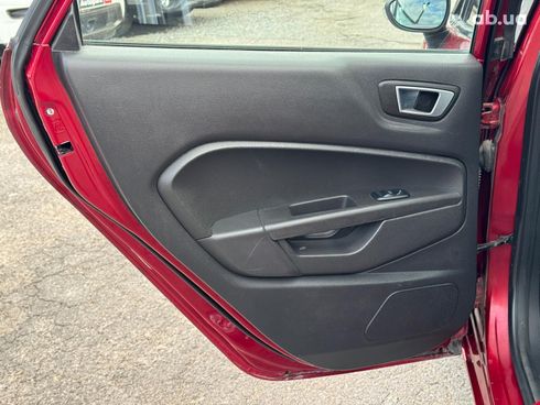 Ford Fiesta 2016 красный - фото 18