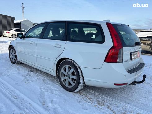 Volvo V50 2011 белый - фото 9