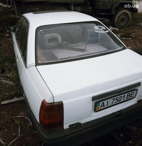 Opel Omega 1987 белый - фото 2