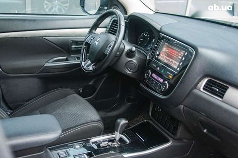 Mitsubishi Outlander 2018 - фото 12