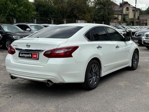 Nissan Altima 2018 белый - фото 5