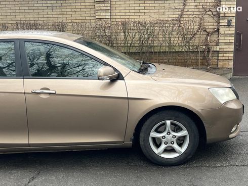 Geely Emgrand 7 2011 бежевый - фото 6