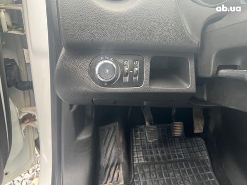 Opel Meriva 2013 белый - фото 23