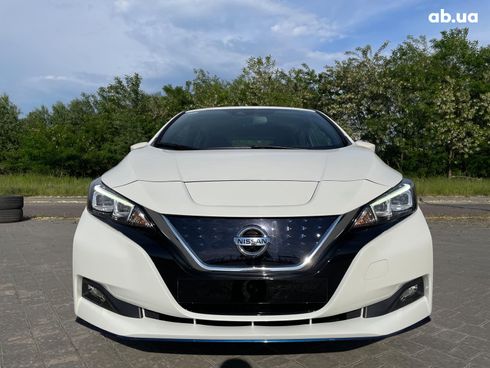 Nissan Leaf 2022 белый - фото 2