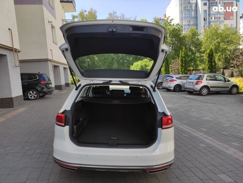 Volkswagen Passat 2017 белый - фото 5