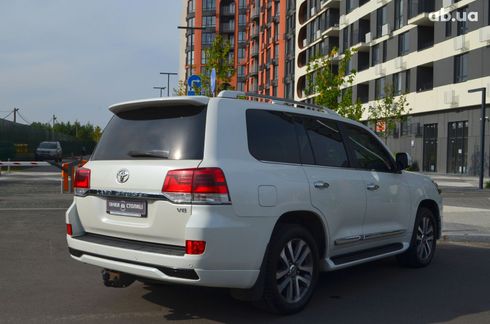 Toyota Land Cruiser 2016 белый - фото 7