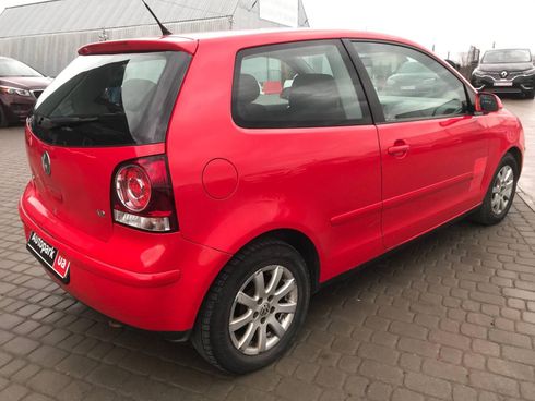 Volkswagen Polo 2005 красный - фото 7