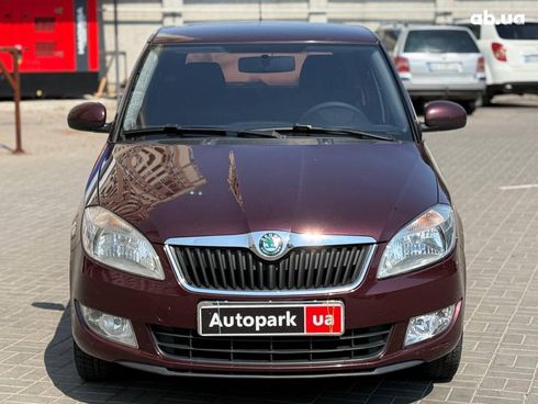 Skoda Fabia 2011 красный - фото 2