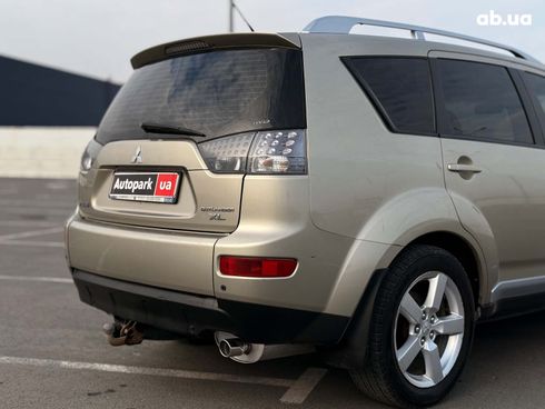 Mitsubishi Outlander XL 2008 бежевый - фото 9