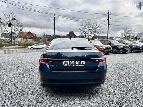 Skoda Superb 2019 - фото 8