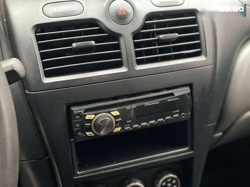 Nissan Almera 2011 - фото 17