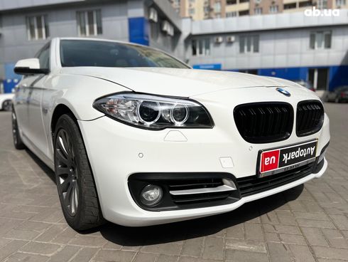 BMW 5 серия 2015 белый - фото 10