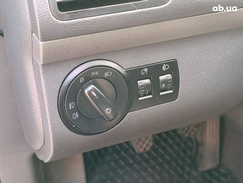 Volkswagen Touran 2005 синий - фото 24