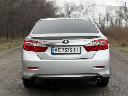 Toyota Camry 2011 - фото 7