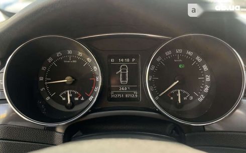 Skoda Superb 2011 - фото 14