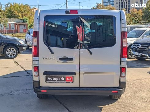 Renault Trafic 2022 серый - фото 44