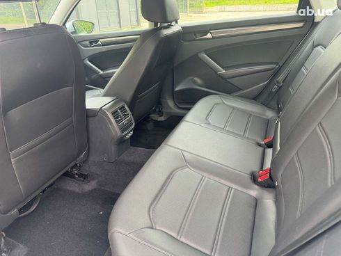 Volkswagen Passat 2019 серый - фото 21