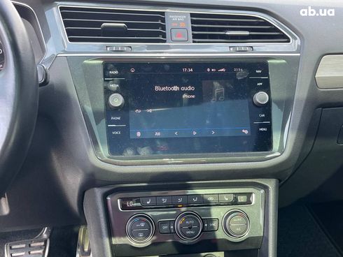Volkswagen Tiguan 2018 синий - фото 30