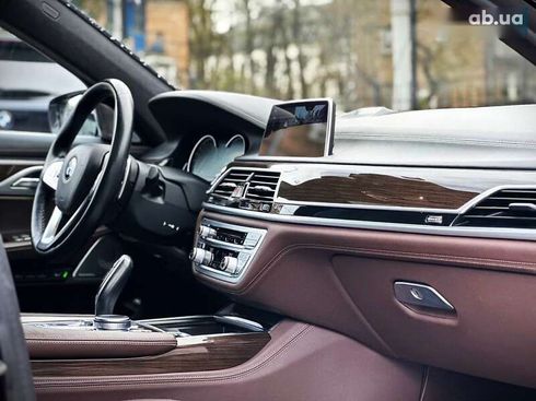 BMW 7 серия 2018 - фото 26