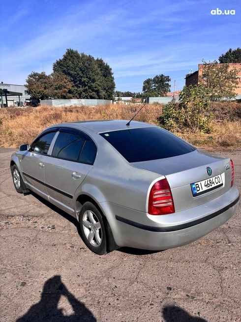 Skoda Superb 2005 серебристый - фото 5