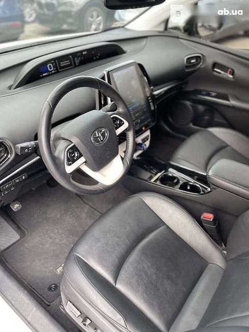 Toyota Prius 2017 - фото 11