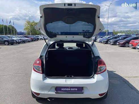 Renault Clio 2012 - фото 11