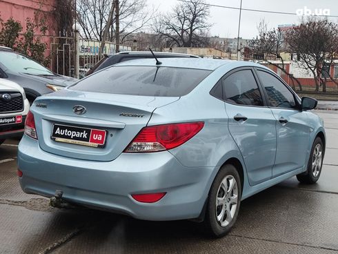 Hyundai Accent 2012 серый - фото 4