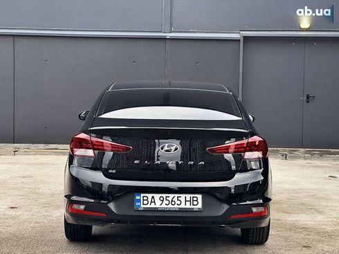 Hyundai Elantra 2018 - фото 17