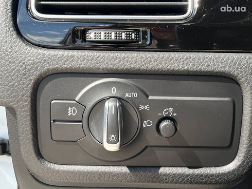 Volkswagen Touareg 2016 белый - фото 33