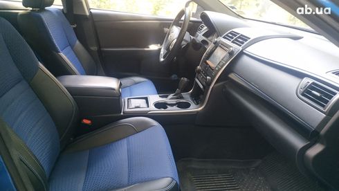 Toyota Camry 2016 синий - фото 5