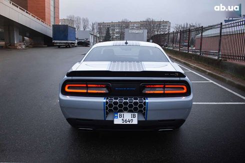 Dodge Challenger 2021 - фото 4