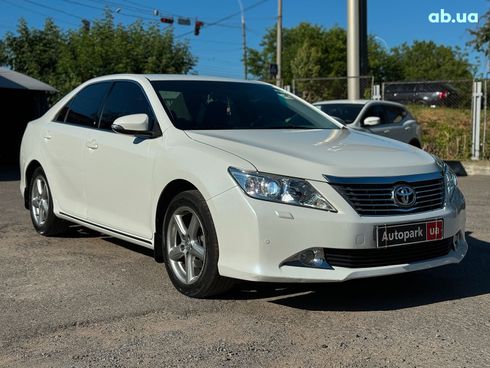 Toyota Camry 2014 белый - фото 3