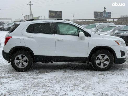 Chevrolet Trax 2016 белый - фото 6