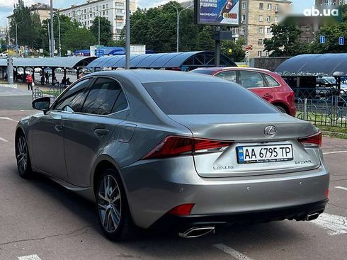 Lexus IS 2017 - фото 8