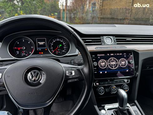 Volkswagen Passat 2018 серый - фото 54